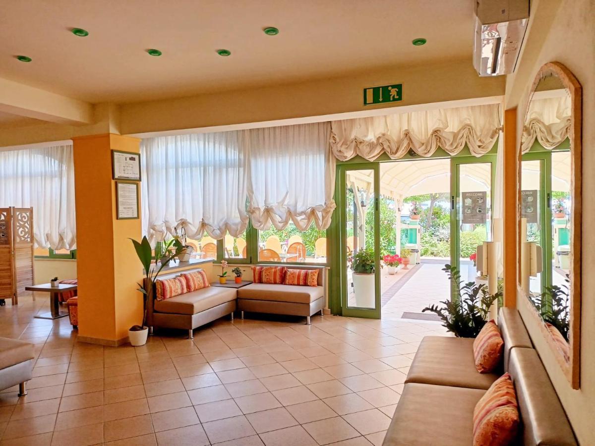 Costa Del Sole Only Room Μιλάνο Μαριτίμα Εξωτερικό φωτογραφία