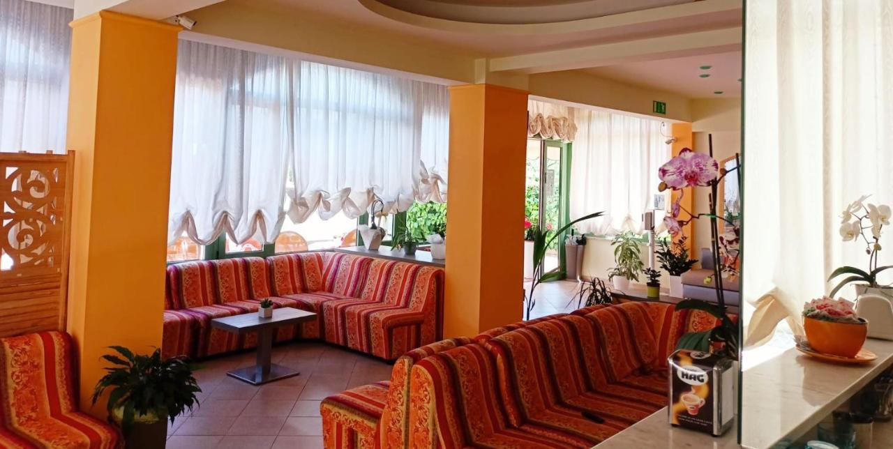Costa Del Sole Only Room Μιλάνο Μαριτίμα Εξωτερικό φωτογραφία