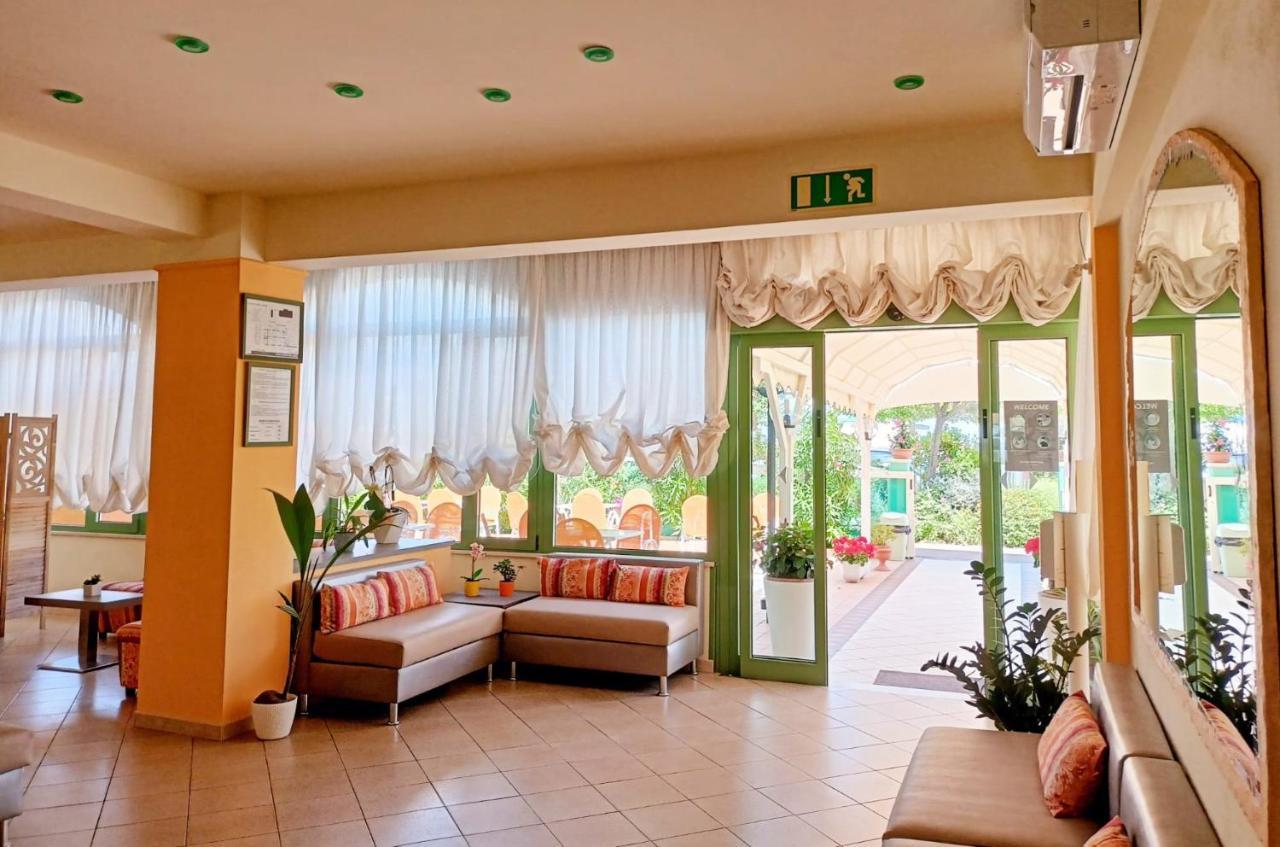 Costa Del Sole Only Room Μιλάνο Μαριτίμα Εξωτερικό φωτογραφία