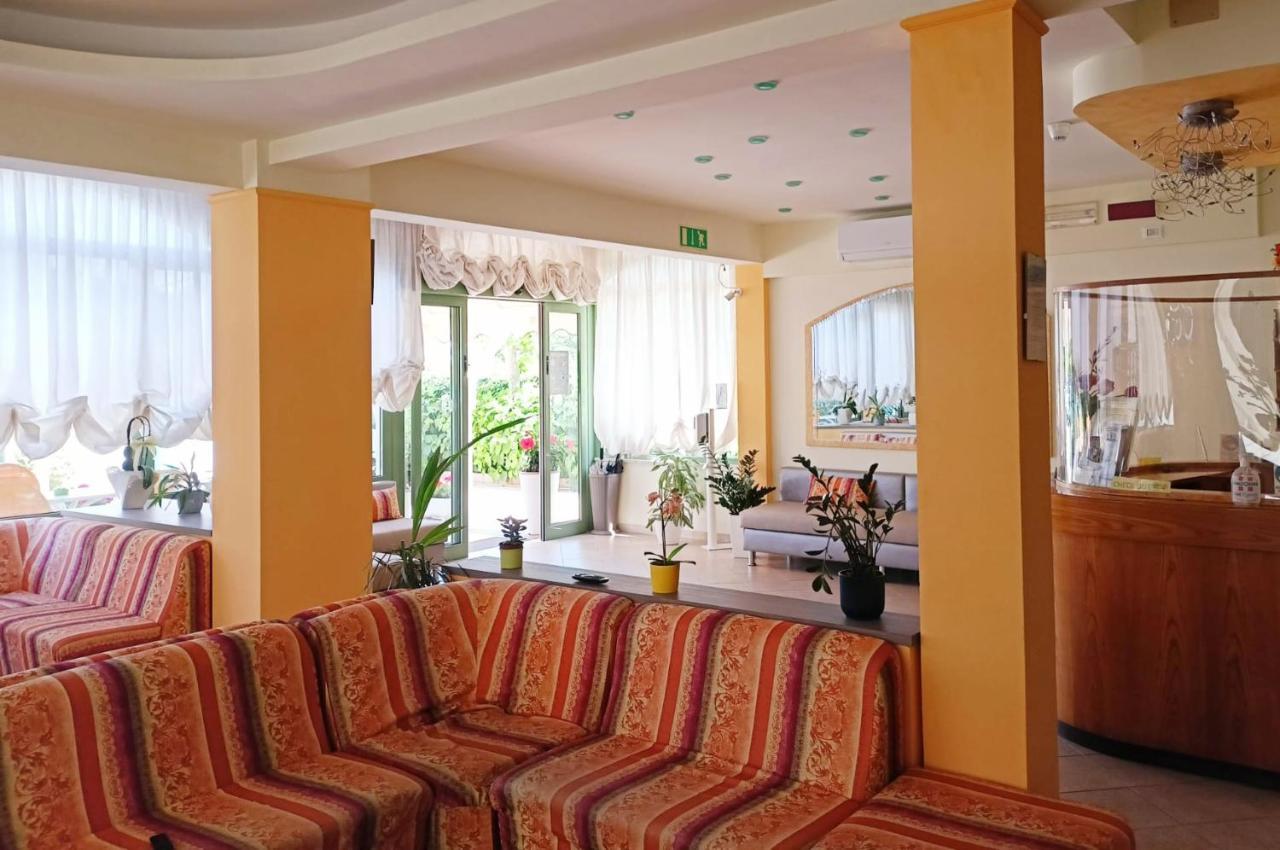Costa Del Sole Only Room Μιλάνο Μαριτίμα Εξωτερικό φωτογραφία